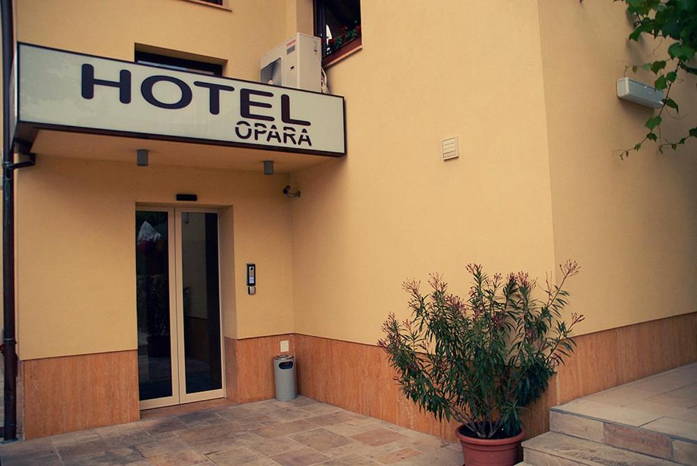 Hotel Opara トレビニェ エクステリア 写真